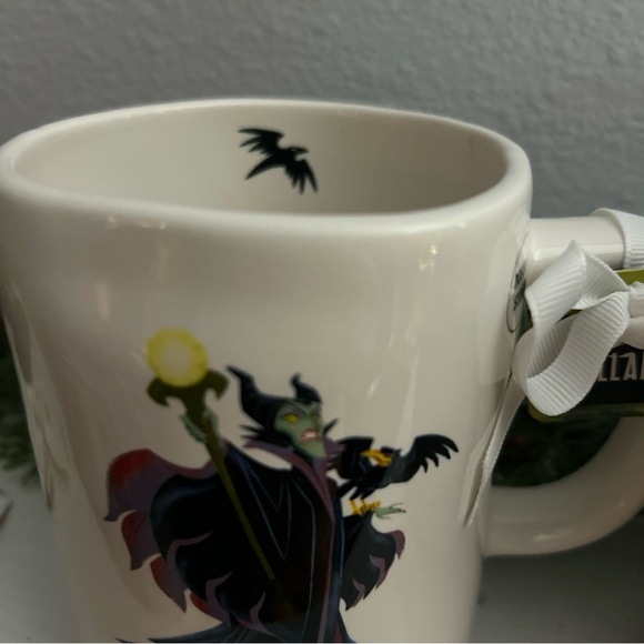 Rae Dunn Disney Villains Mug Set MALEFICENT EVIL QUEEN URSULA CRUELLA SCAR NEW - Picture 11 of 11